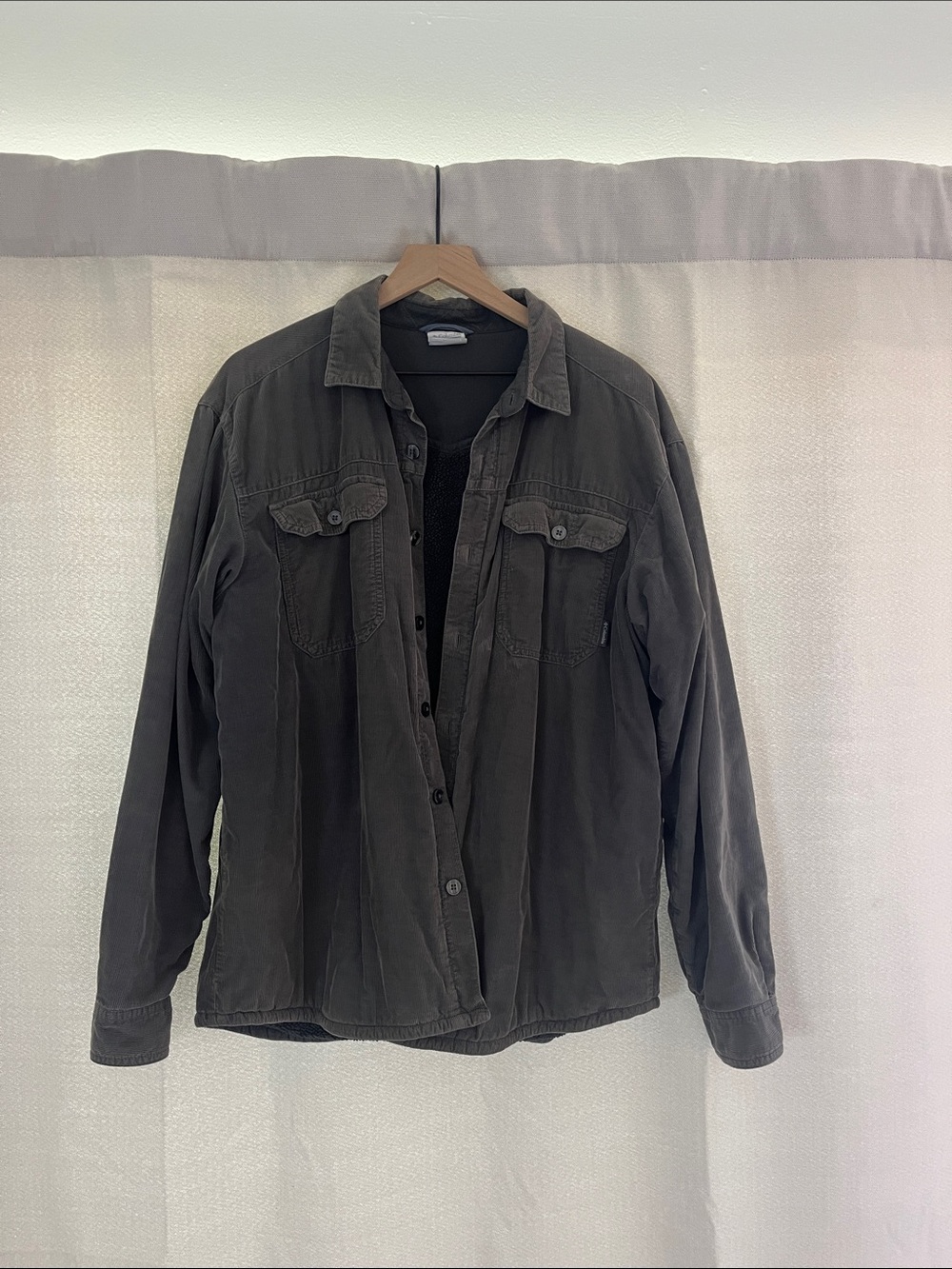 Columbia Men's Button-Up Shirt Jacket in Olive Green